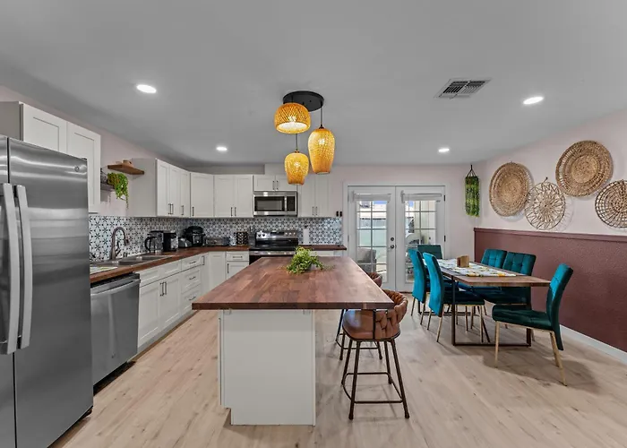 Stunning Luxurious 4br Haven Perfect For Families