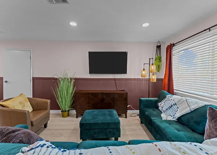 Stunning Luxurious 4br Haven Perfect For Families Holiday home Phoenix